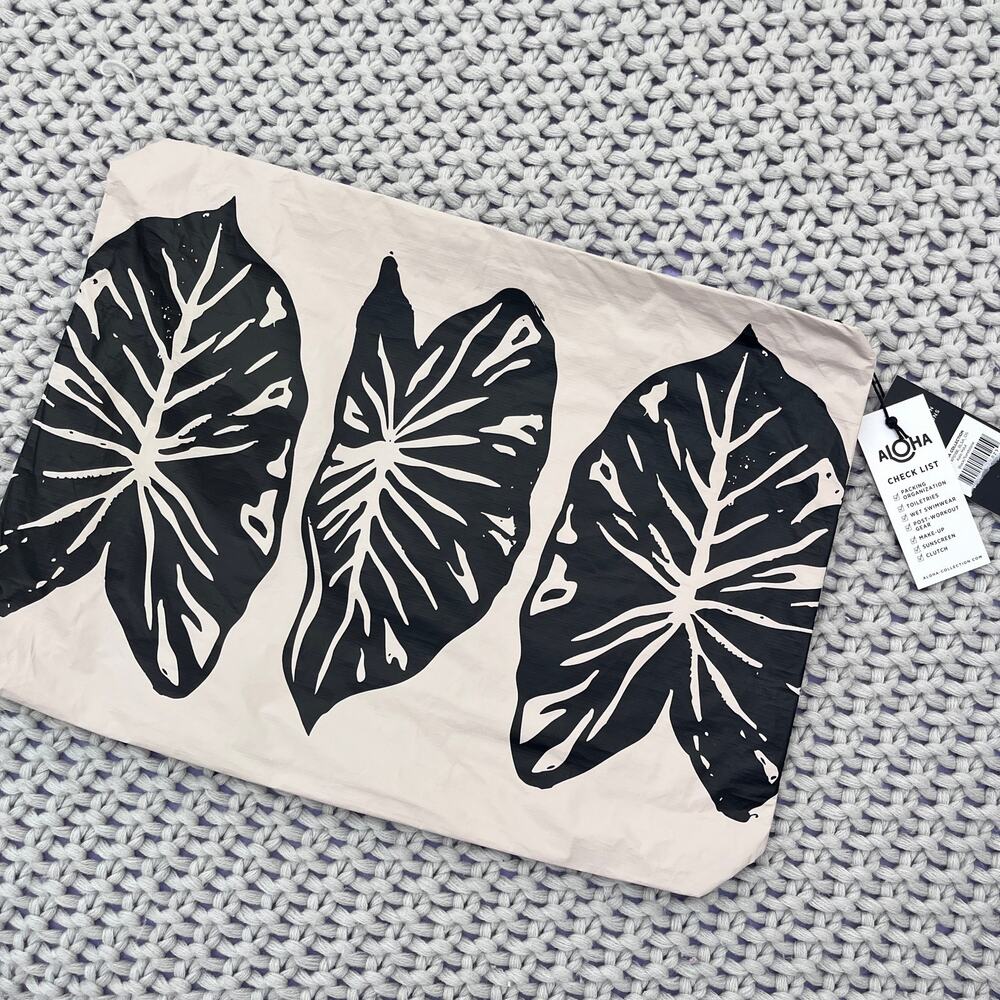 Aloha Collection• Max Pouch KALO Black on Sandstone